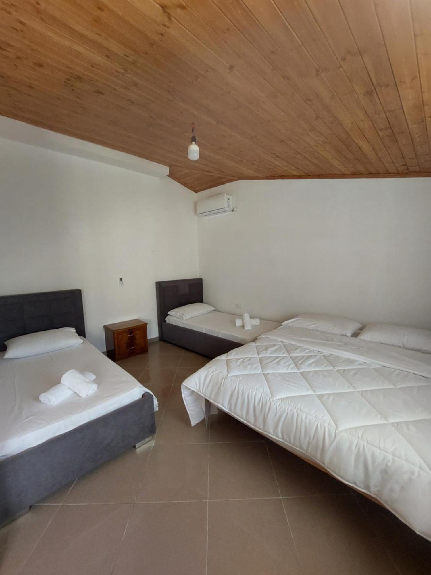 Guest House Xhaferaj Berat Extérieur photo